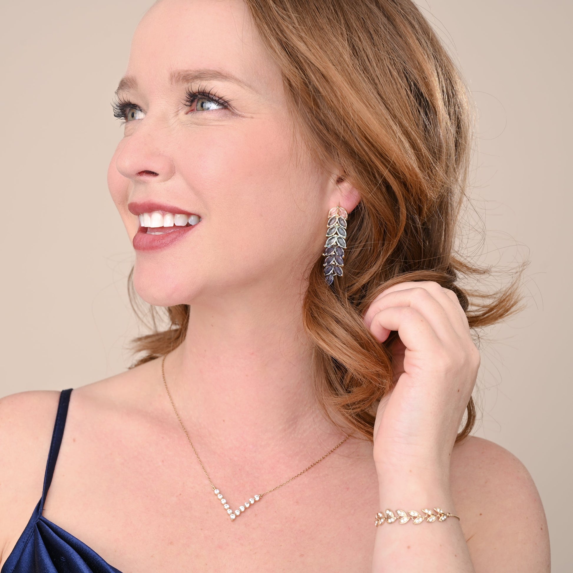 Woman wearing wedding day jewelry set, bridal jewelry set, quality gold jewelry set for women