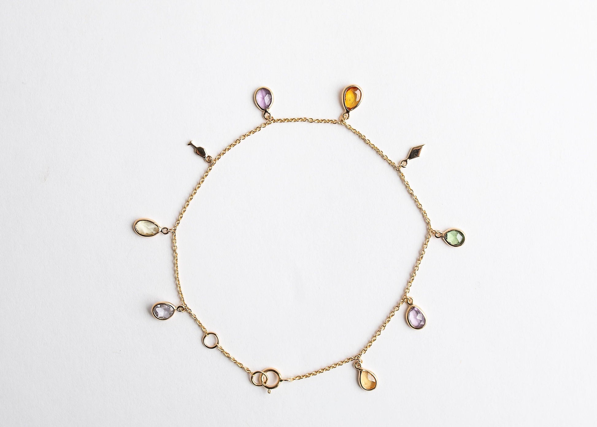 Zuvan Bracelet minimal everyday fine jewelry in solid gold and sterling 925 silver with natural gemstones.