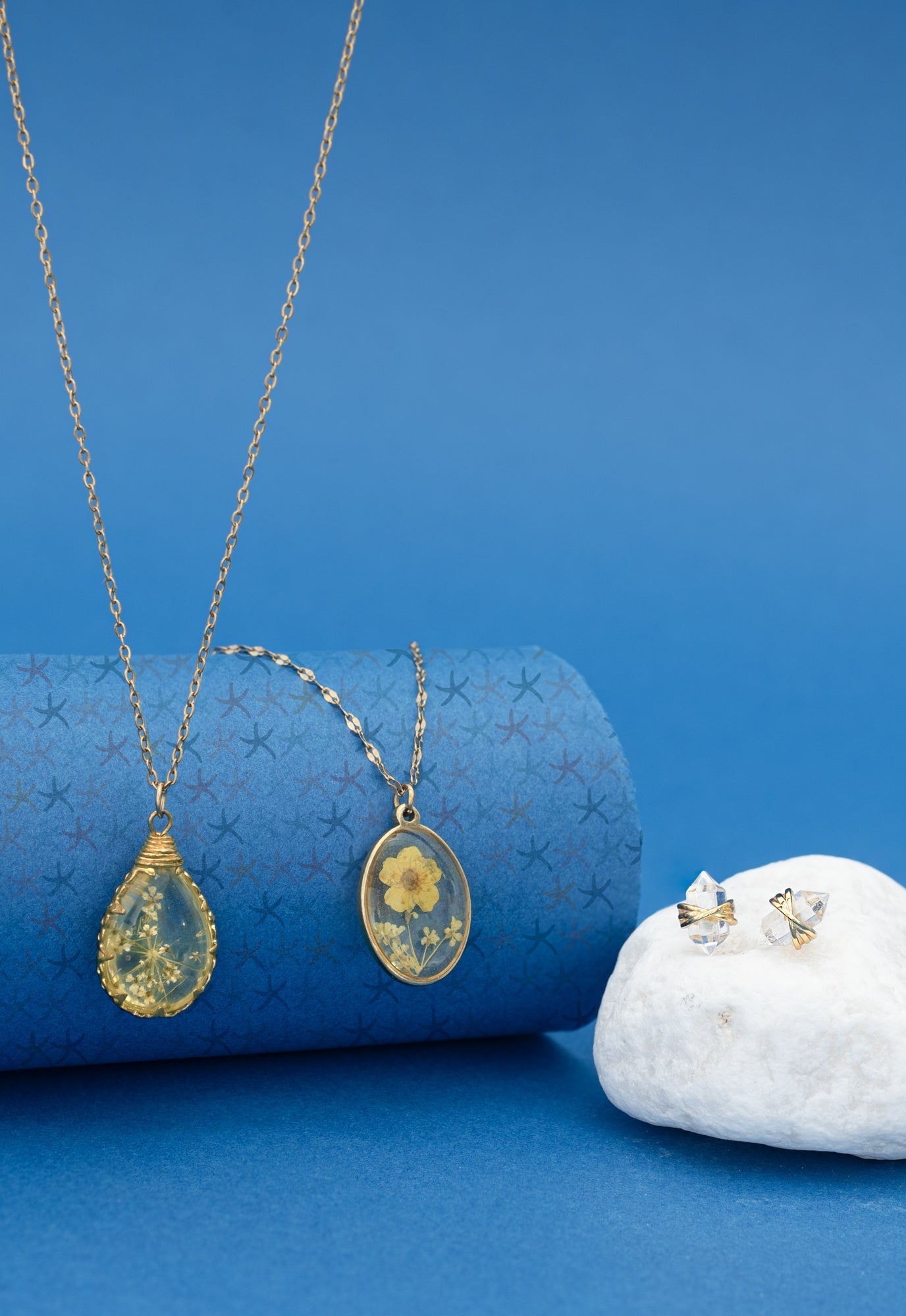 Gold jewelry set, floral pendant necklaces, matching necklace pieces for women, fashion jewelry