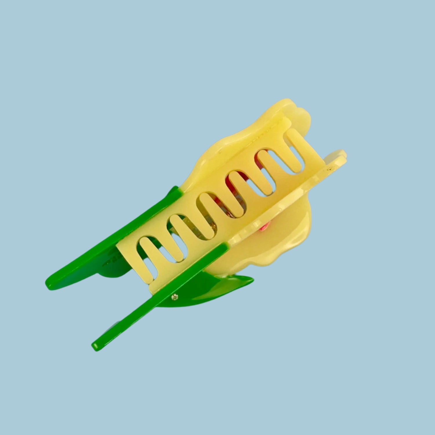 Yellow flower hair claw, floral and unique in cellulose acetate from Centinelle.Handmade on cellulose acetate, with splice technique, exquisite miniature details and crystals, that are tied directly to its value and make them unique and special. 