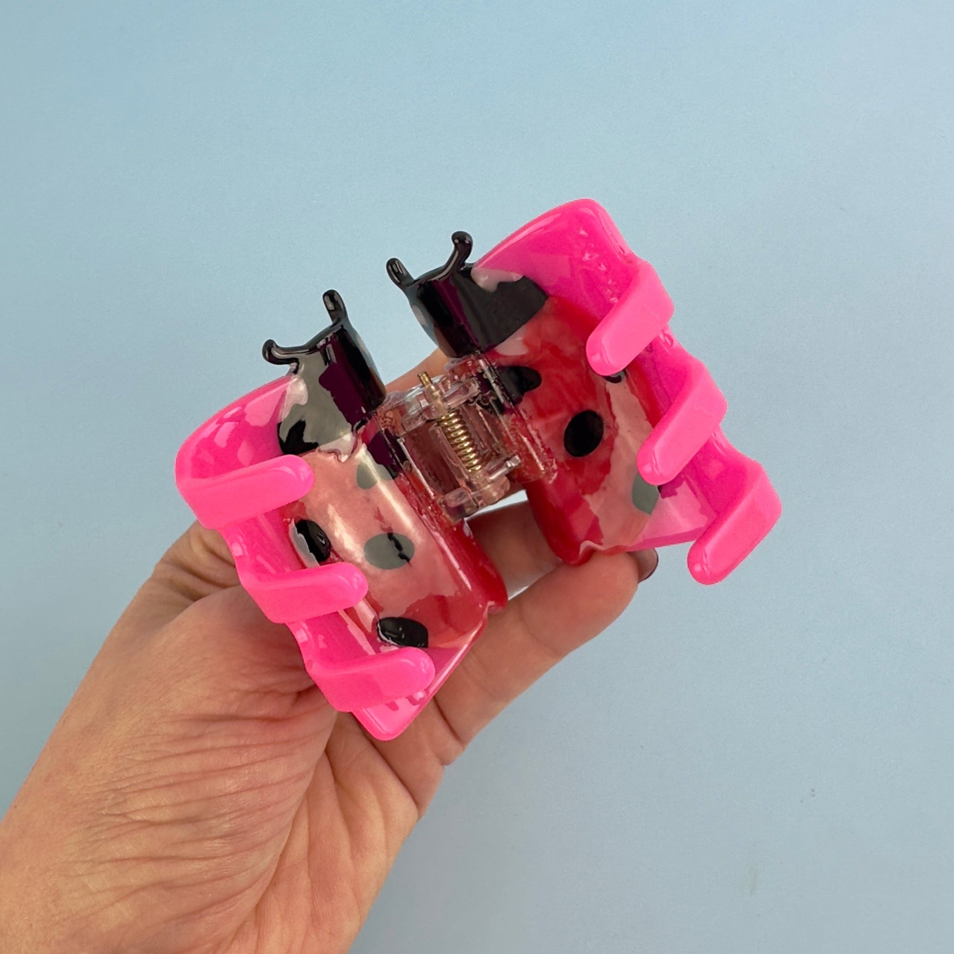 Red and Pink ladybug hair claw, cellulose acetate from centinelle. Handmade on cellulose acetate, with splice technique, exquisite miniature details and crystals, that are tied directly to its value and make them unique and special. 