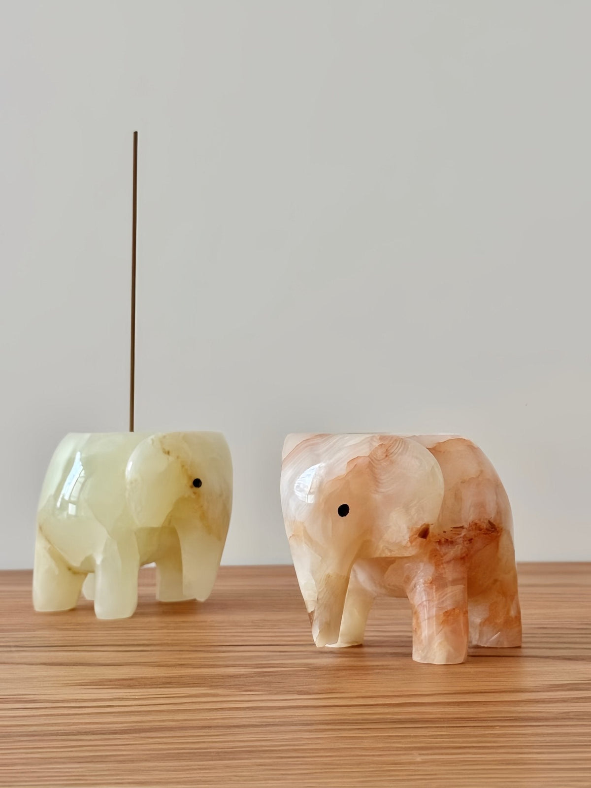 Gentle Giant 2-in-1 Incense Burner & Tealight Candle Holder – Cute Modern Stoneware Decor for Nordic & Hygge Homes -Candle Holders- Gentle Giant 2-in-1 Incense & Tealight Holder - INSPECIAL HOME