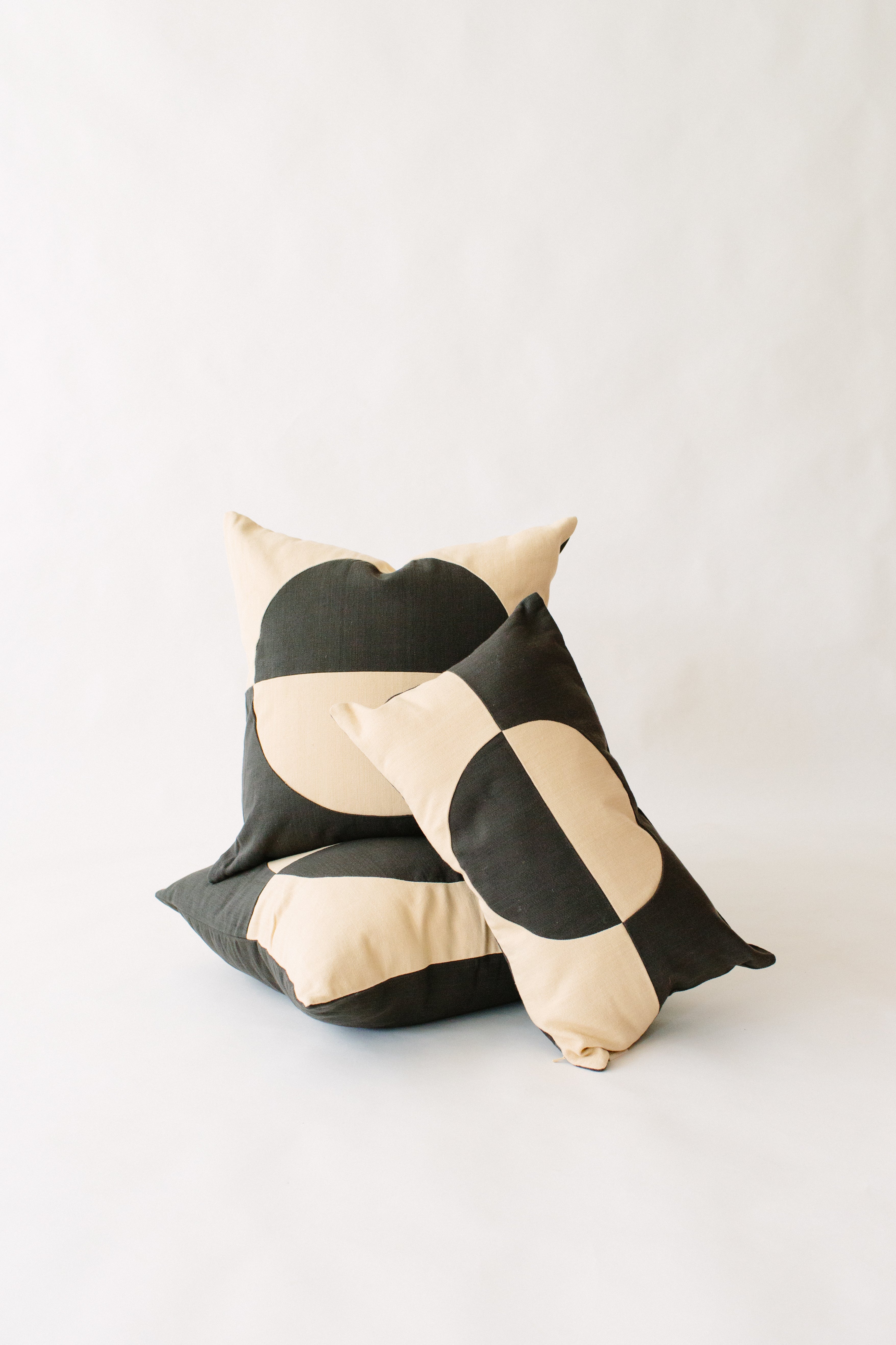 LOOM Imports Blue Moon Lumbar  Pillow cover