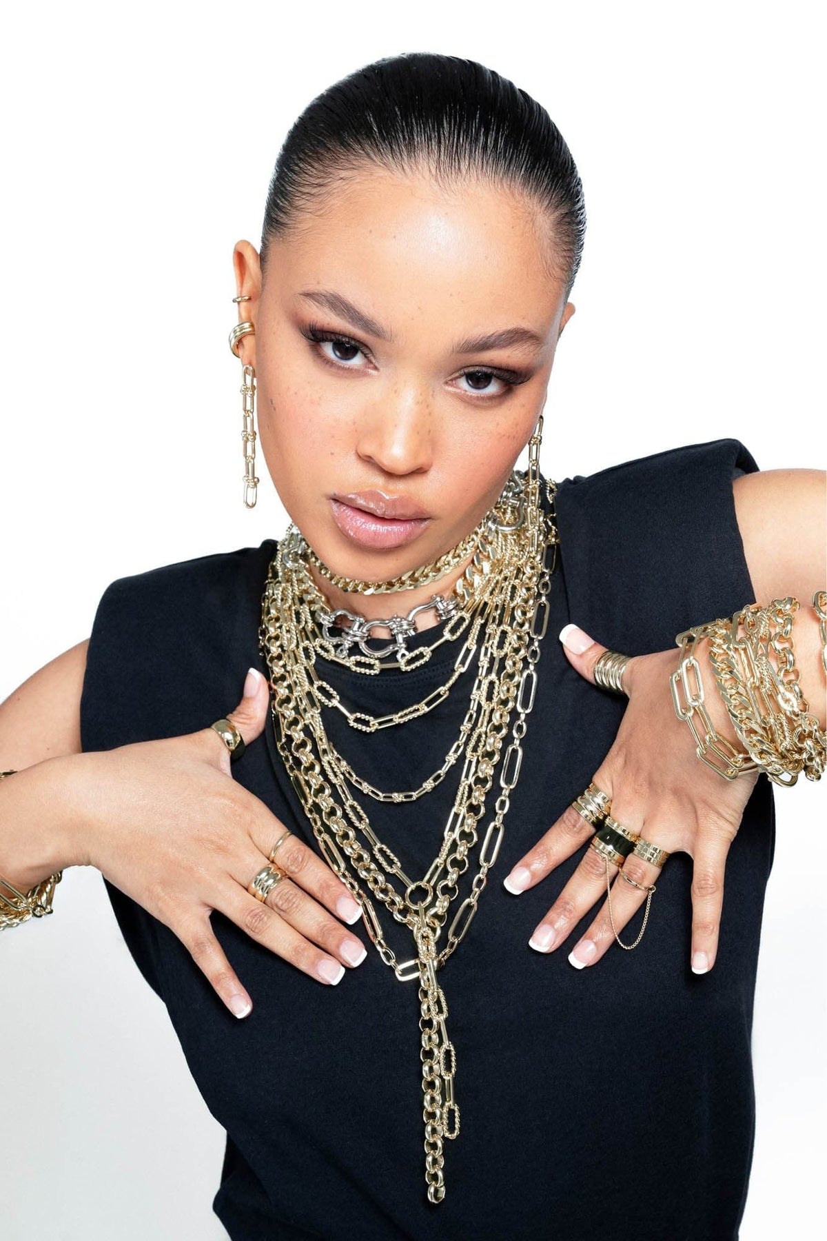 Woman wearing Enzo Lariat Necklace with stunning gold jewelry flash