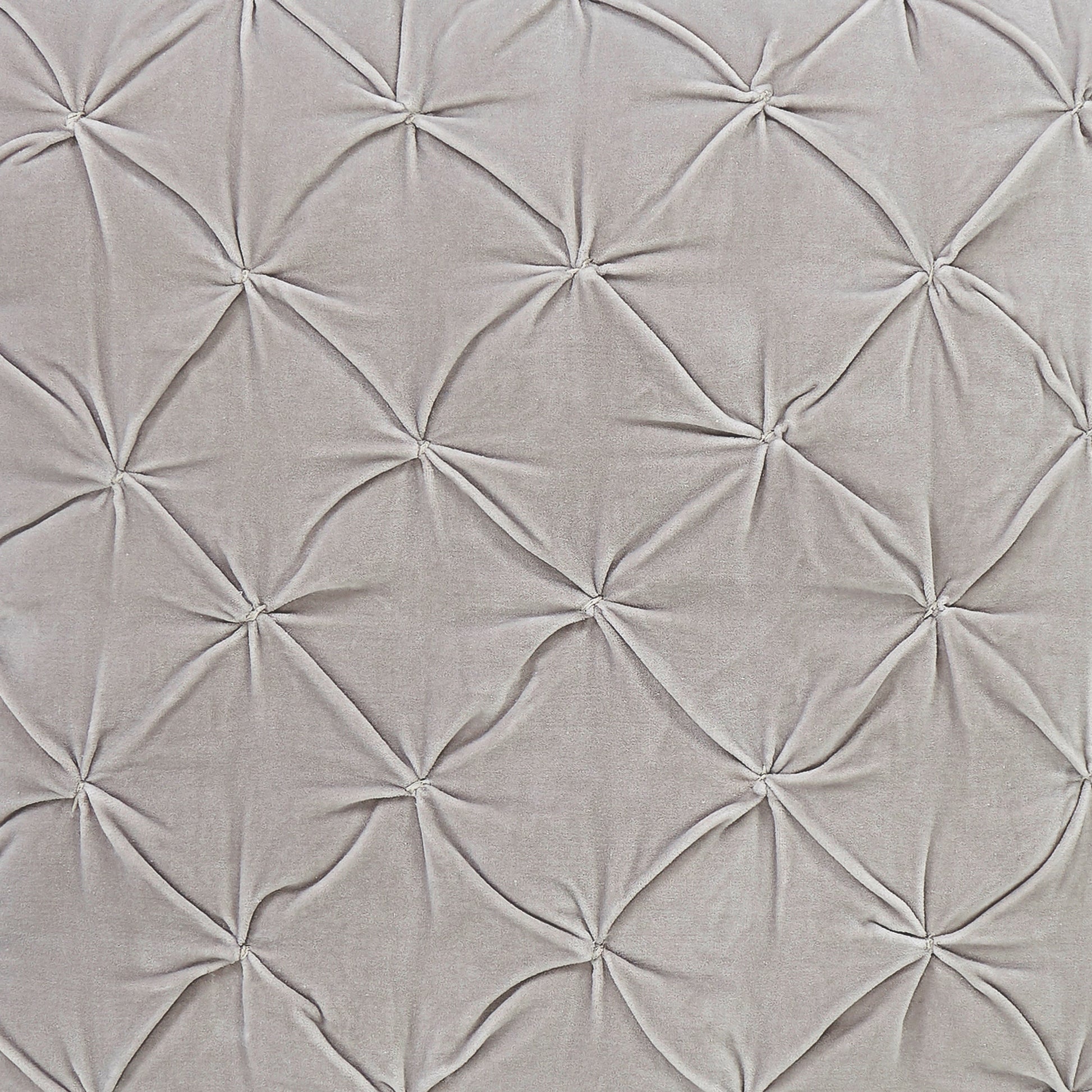 QT-327-9496_4|Luxurious neutral grey velvet tufted quilt, perfect for elegant bedroom decor. Soft, plush texture for ultimate comfort and style.
