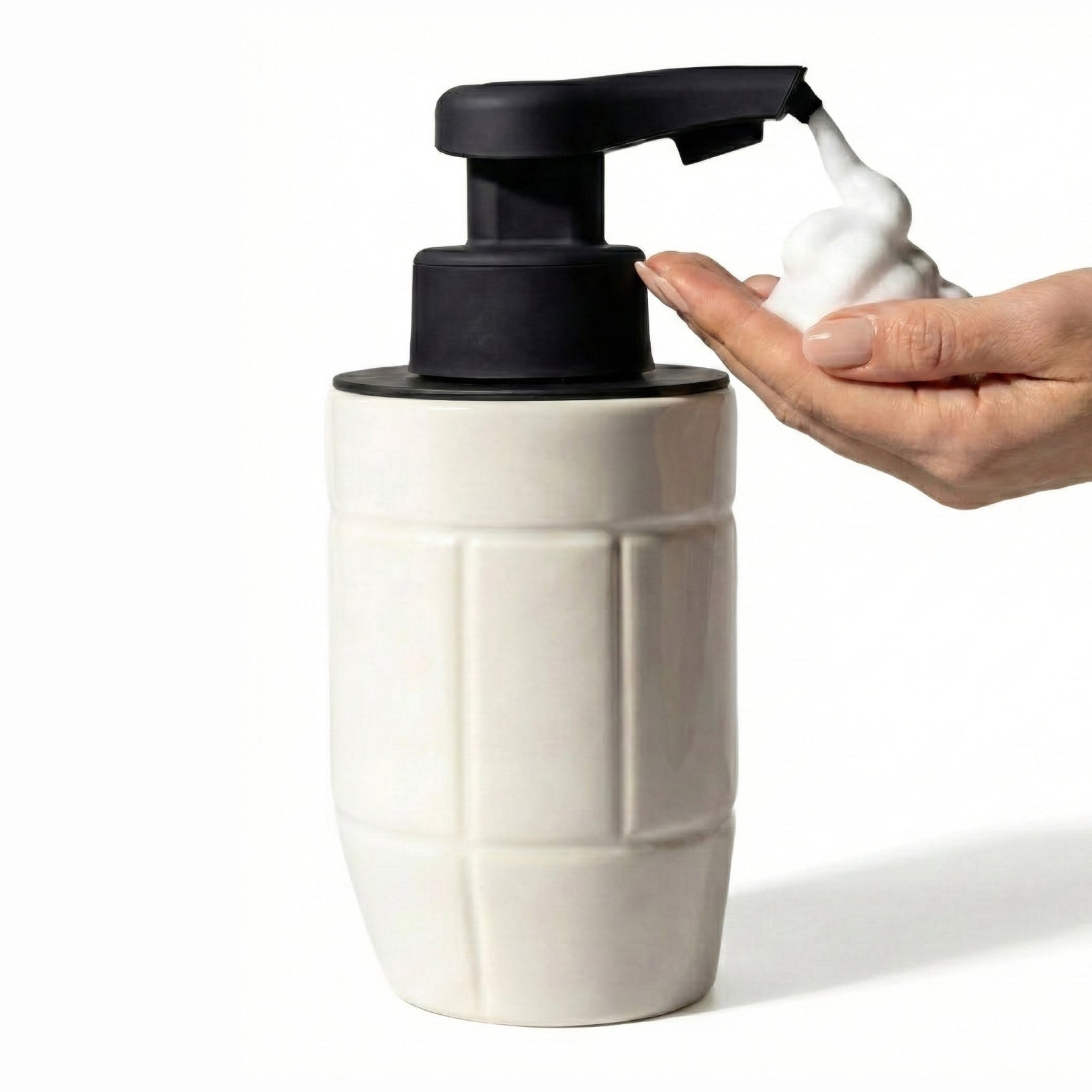 BosilunLife Eco-Brutalism white recycled eco-clay automatic foaming soap dispenser touchlessly dispensing foam into a hand.