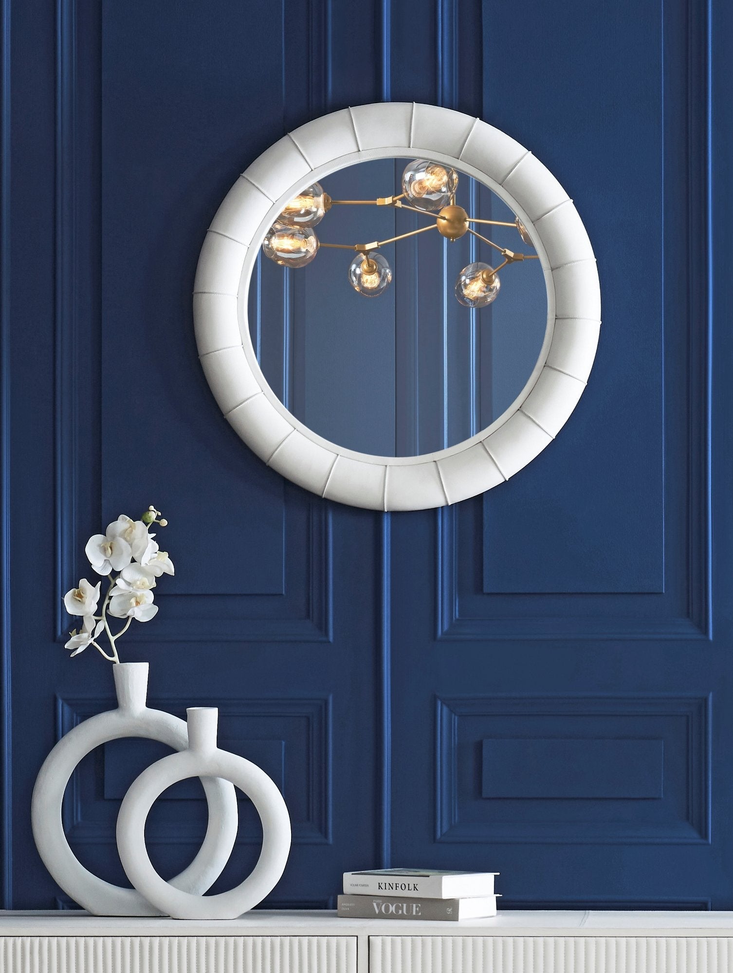 FN-5203-33233_1|Modern white leather-framed round mirror with padded design. Elegant contemporary decor for stylish living spaces.