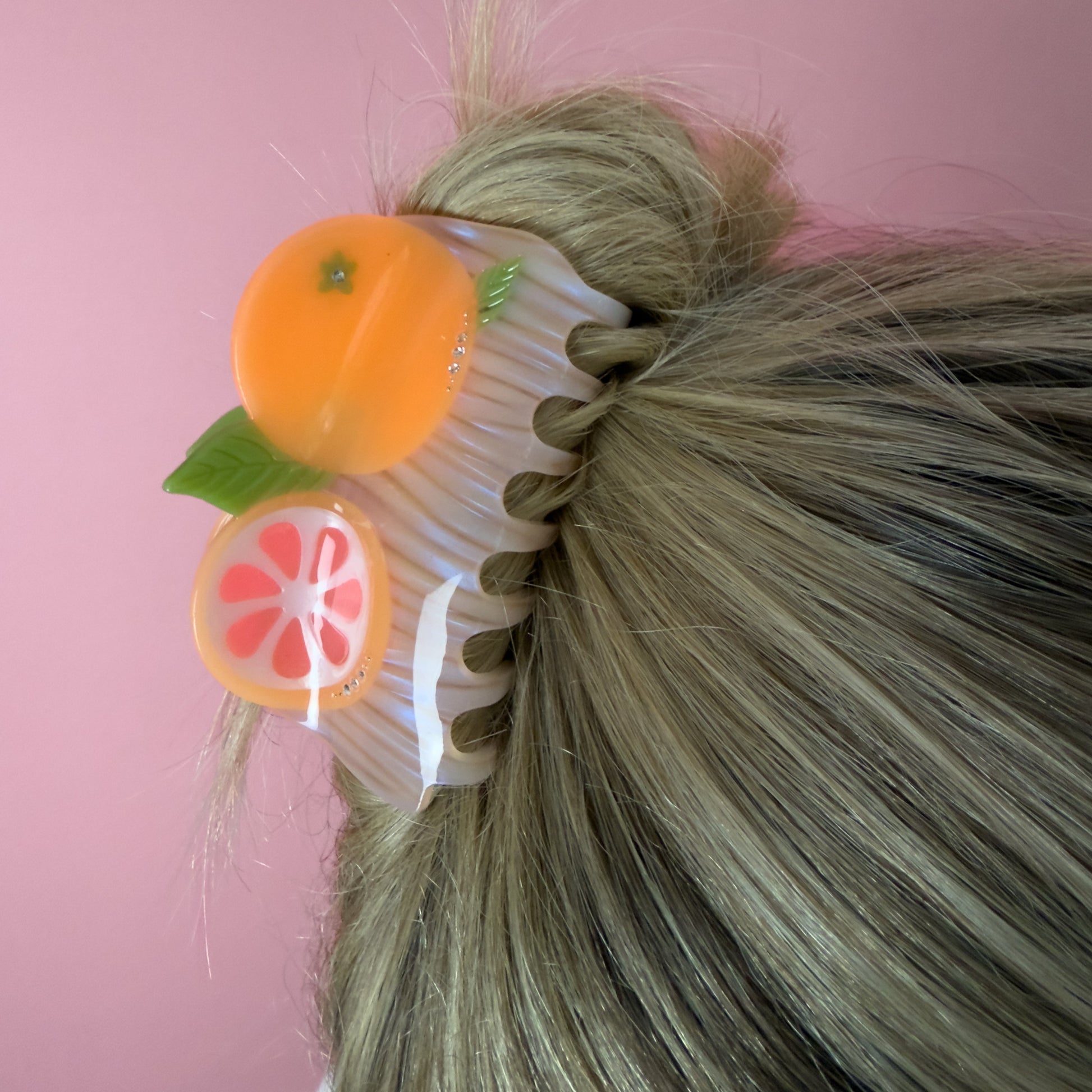 California pomelos orange juicy citrus hair claw clip from Centinelle. Handmade on cellulose acetate, with splice technique, exquisite miniature details and crystals, that are tied directly to its value and make them unique and special. 