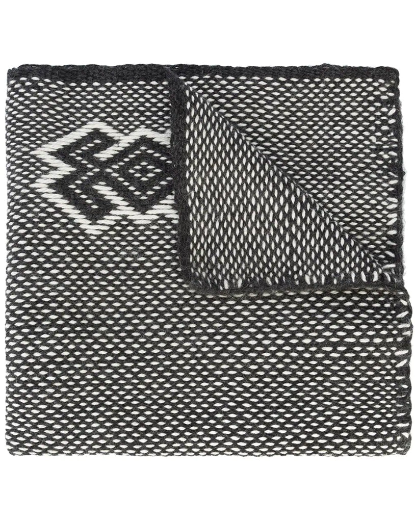 Araña Shawl in charcoal and ivory with geometric pattern