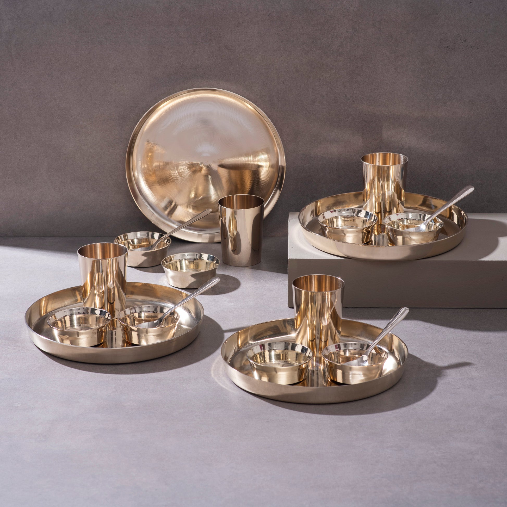 Bronze high hipped dinner set