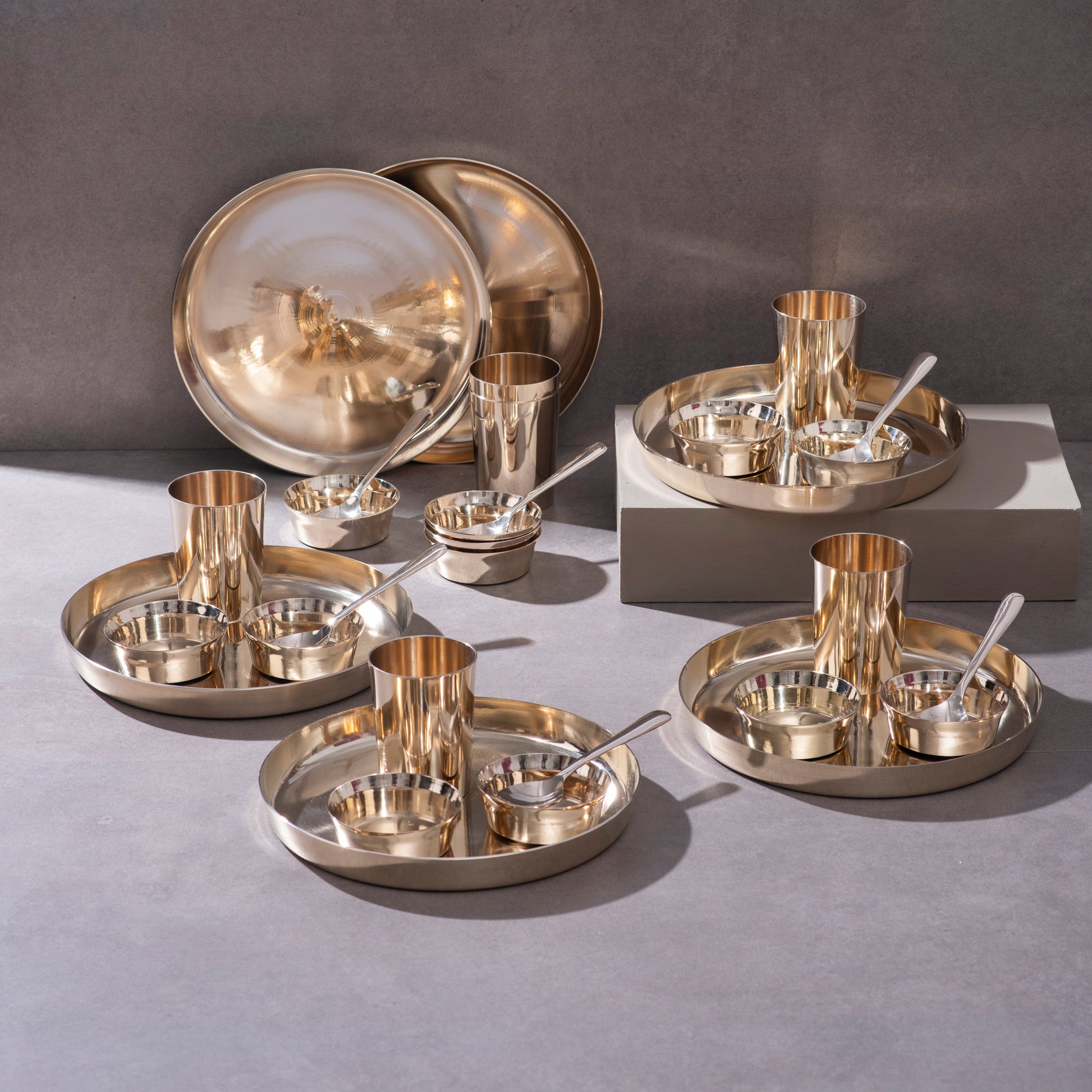 Kansa high hipped plate set
