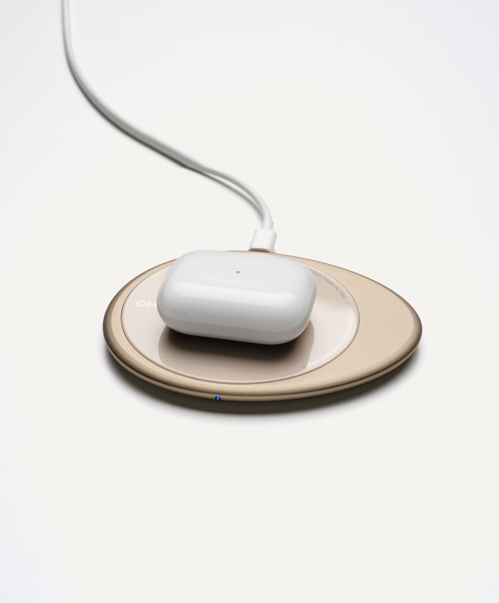 Ui Artist Collection Gold OHOM Pad 3 wirelessly charging AirPods