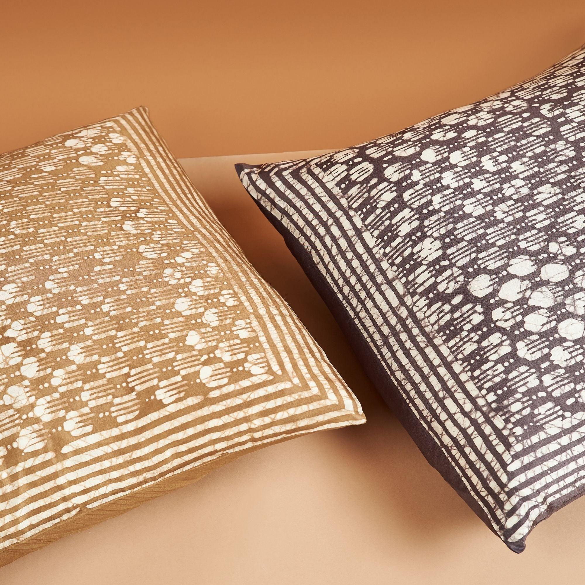 Oasis Hand Crafted Wax Block Print Mulberry Silk Pillow - Thumbnail 2