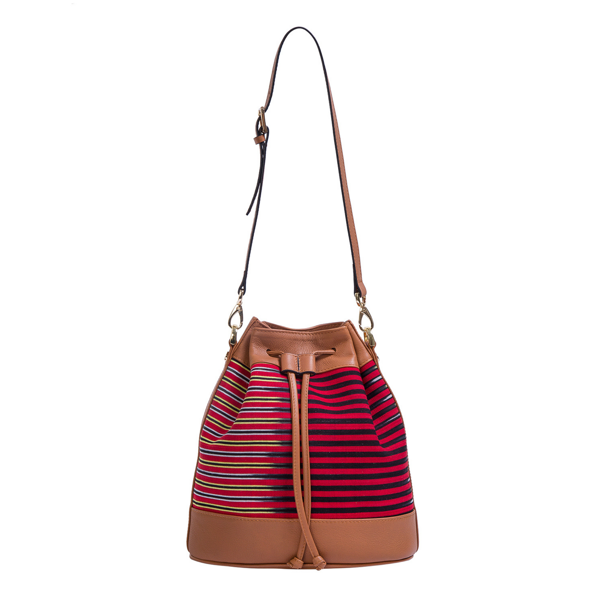 Kuz model. Handwoven fabric on the body and genuine leather detailings. Worn in three ways: hand, shoulder and backpack bag. 