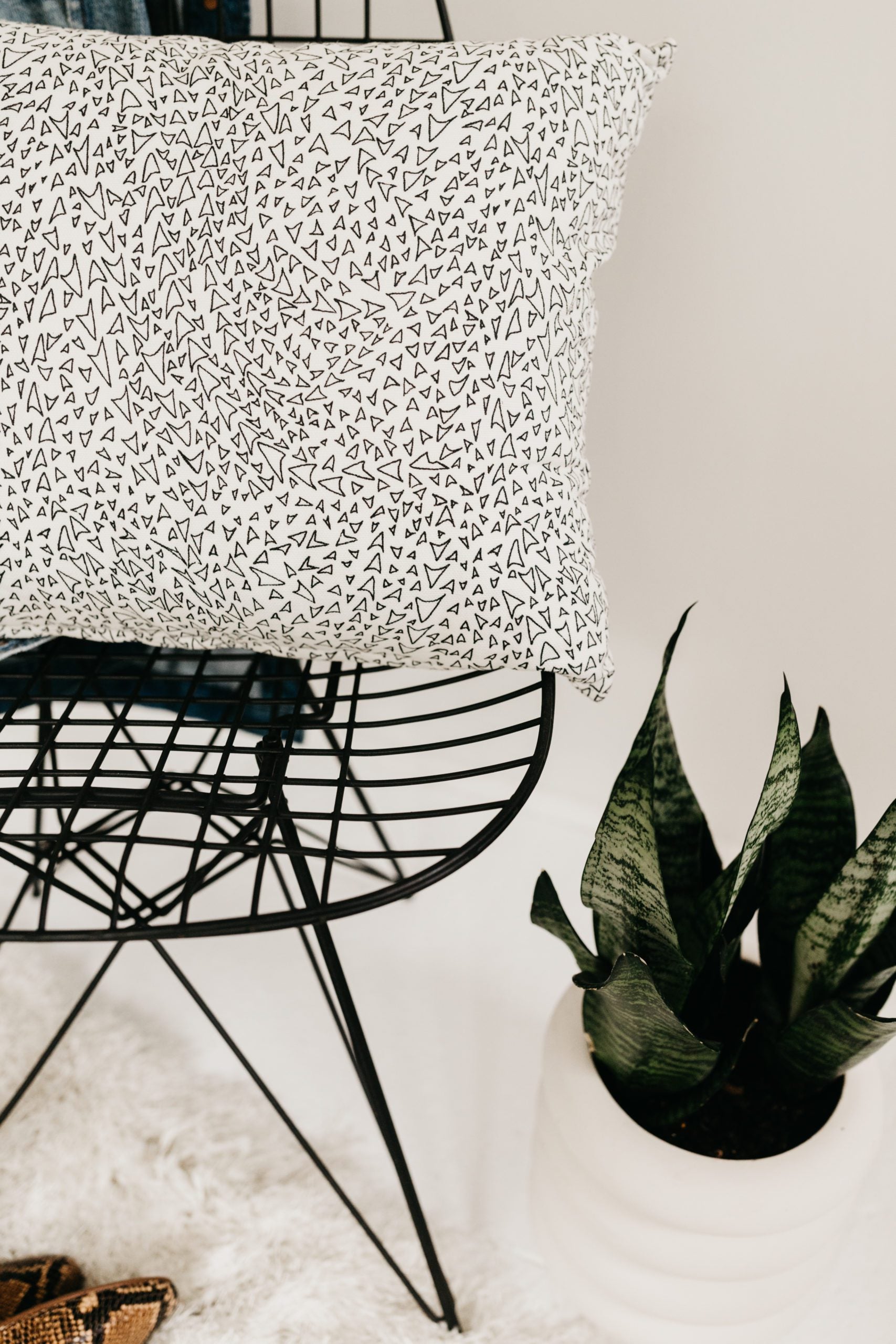 Basilone in Albatross Pillow - Thumbnail 2