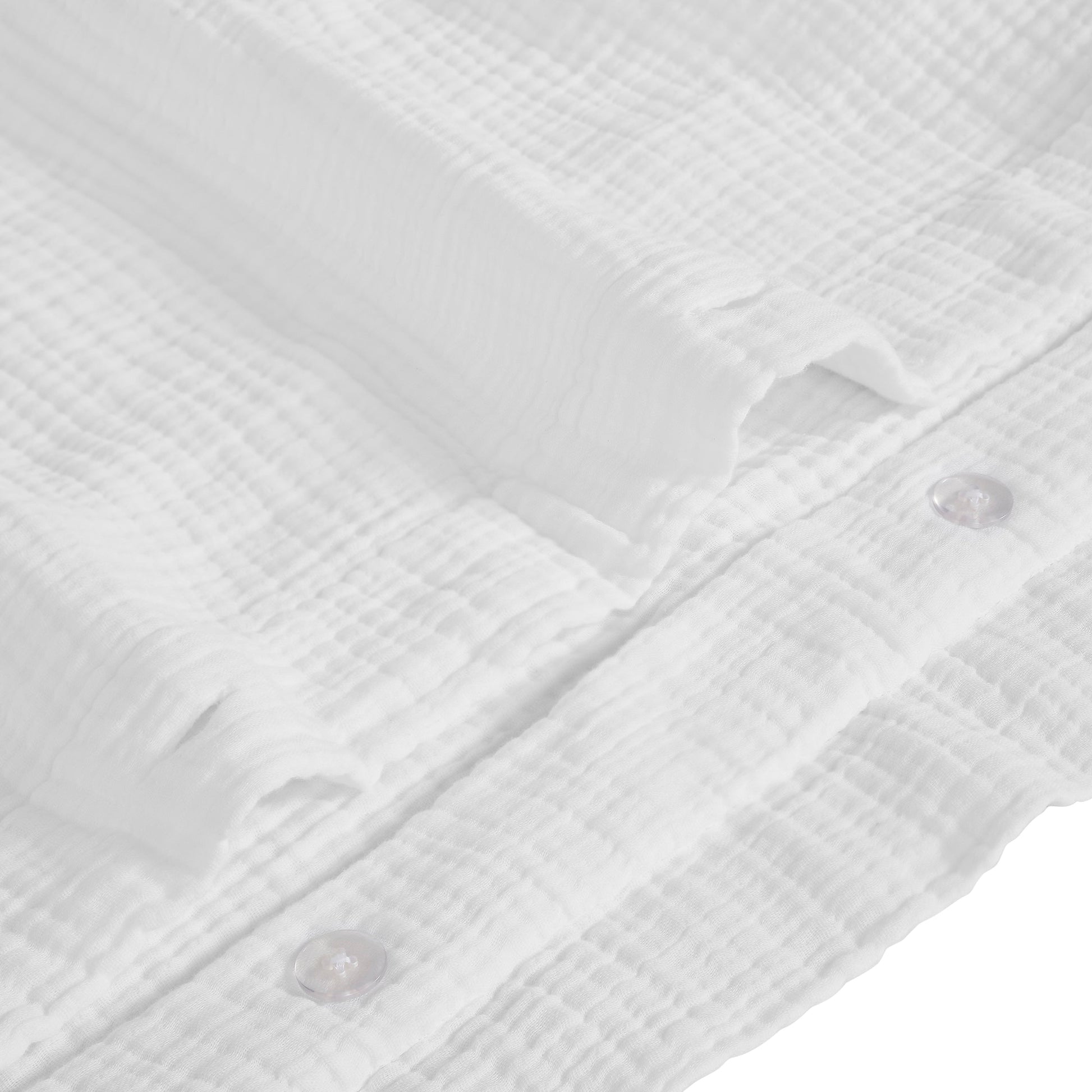 DT-048-9092_8|White crinkled muslin cotton duvet cover fabric with functional button closure detail, emphasizing its quality.