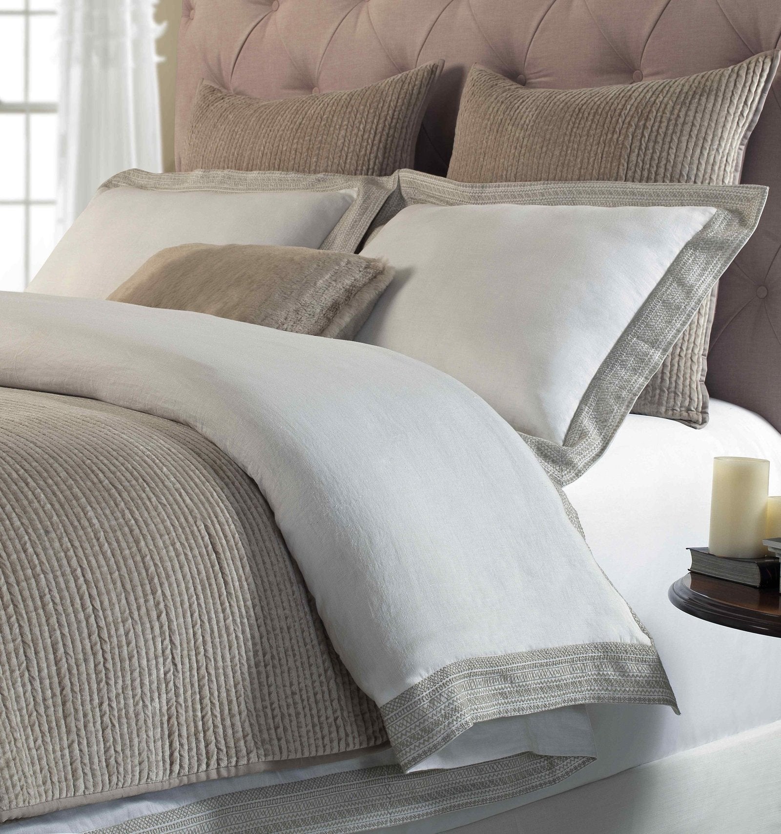 DT-009-9092_1|Elegant light cream linen duvet cover with a stylish beige patterned border, enhancing a luxurious modern bedroom decor.