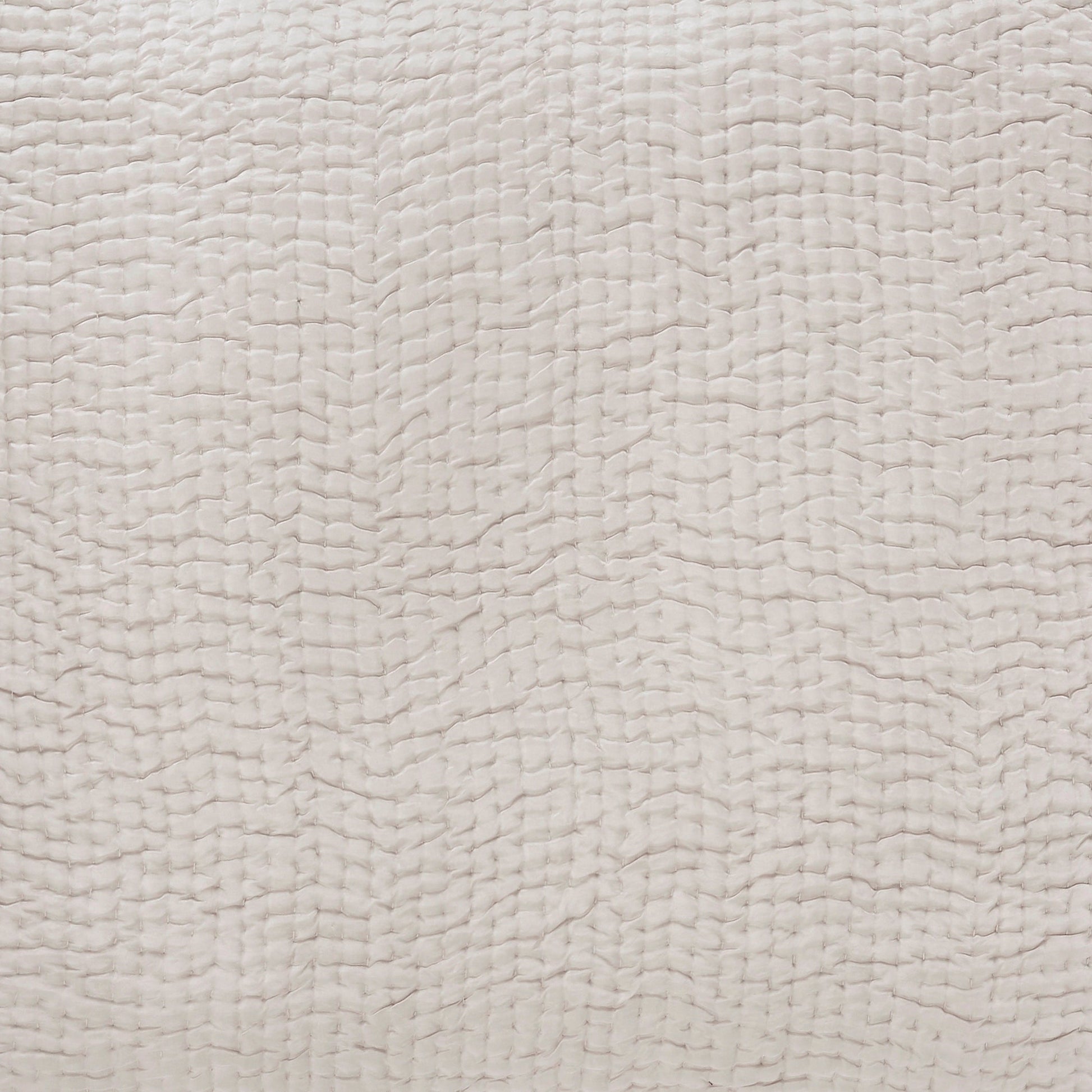 SS-166-2026-LOT1_2|Detailed close-up of light beige quilted coverlet fabric, highlighting its subtle, intricate textured pattern.