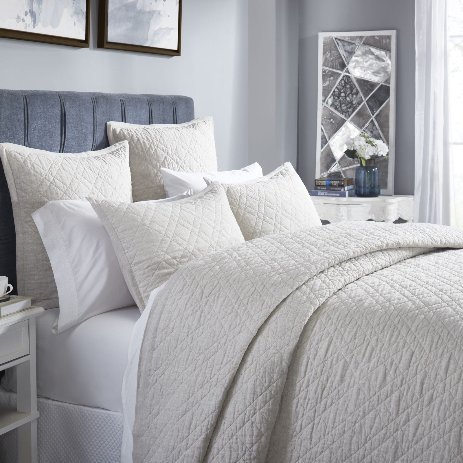 CL-254-9496_3|Elegant off-white quilted coverlet, soft cotton bedding featuring a stylish diamond stitch pattern, perfect for chic bedroom decor.