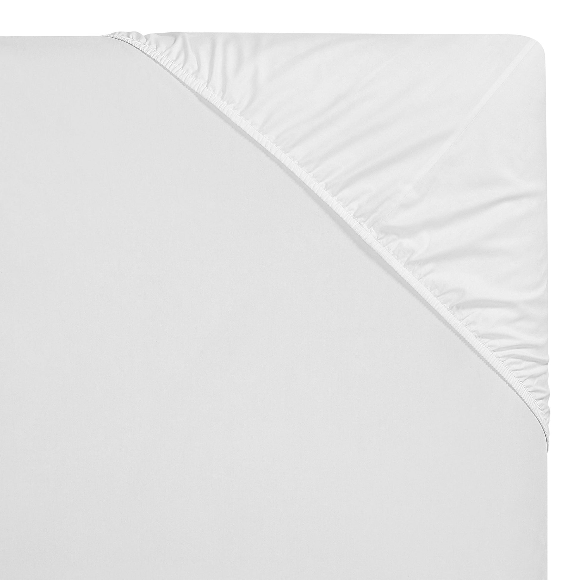 QSS-539-6080_4|Corner view of a crisp white 100% cotton fitted sheet with elastic, showing deep pockets and quality stitching.