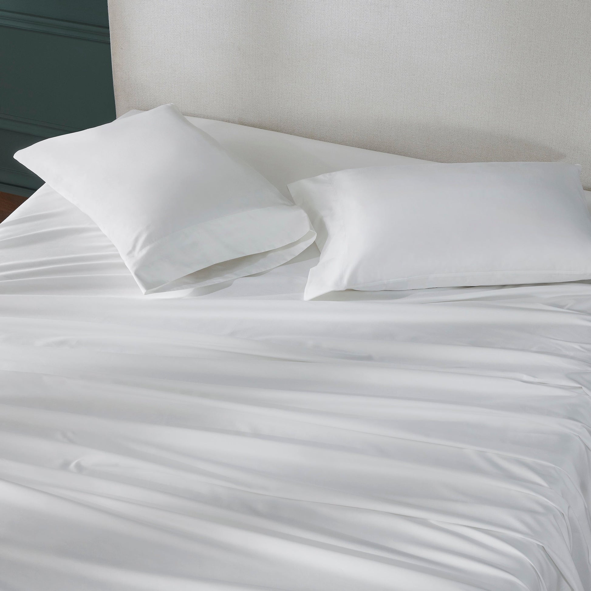 KSS-547-7880_3|Soft white 100% cotton sheets draped smoothly over a bed with two pillows. Breathable, comfortable premium bedding.