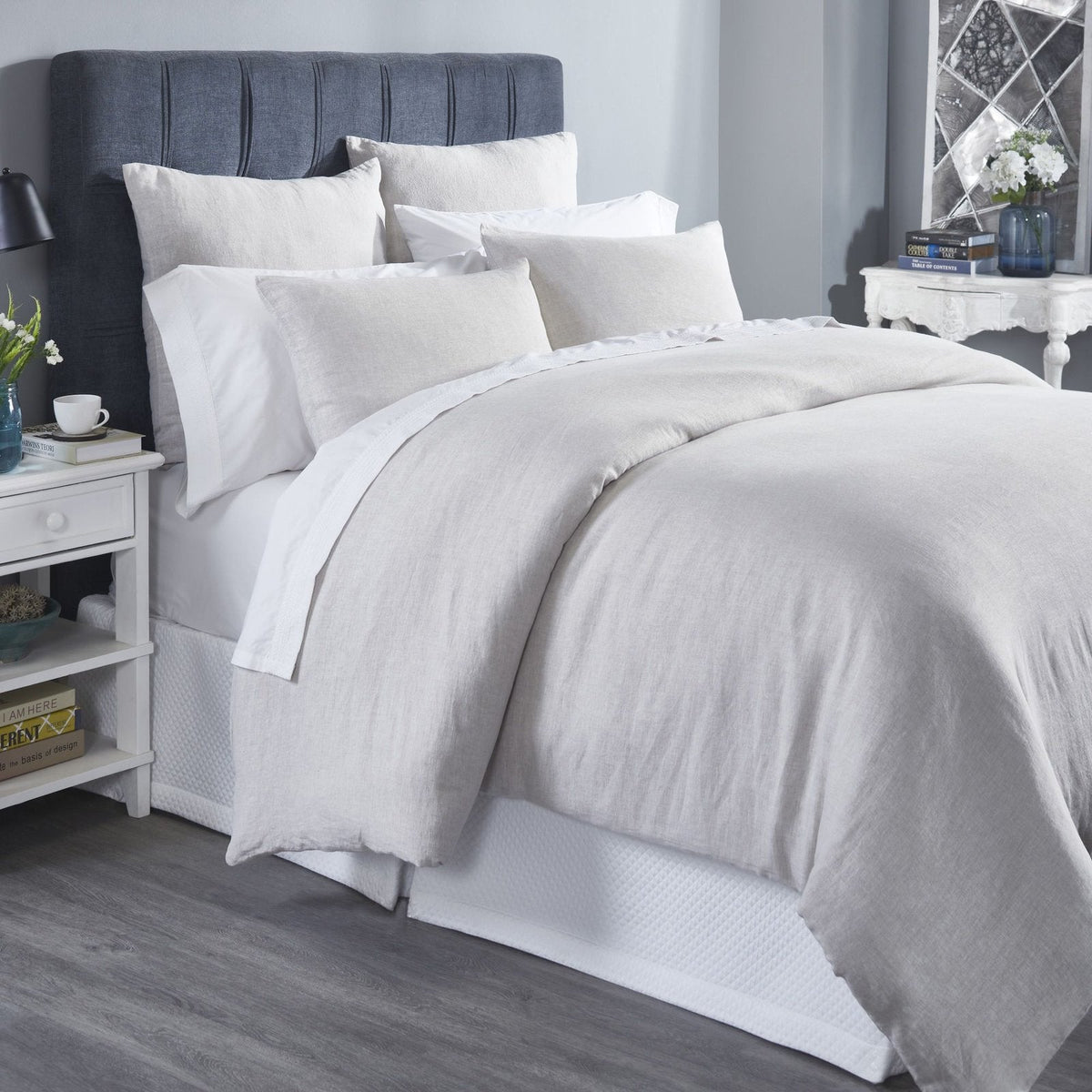 DT-038-9092_3|Cozy light grey linen duvet cover creating a serene sleep space in a modern bedroom, enhancing comfort and style.