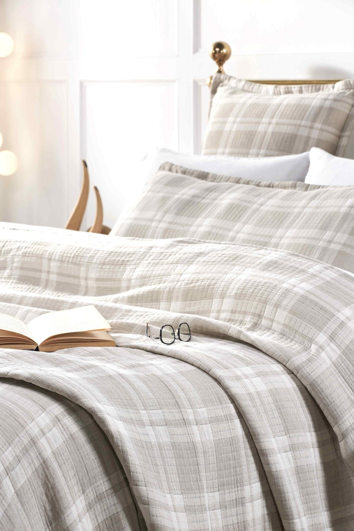 BT-120-9496_4|Detailed close-up of a luxurious beige and white plaid blanket on a bed, showcasing its soft texture and pattern.
