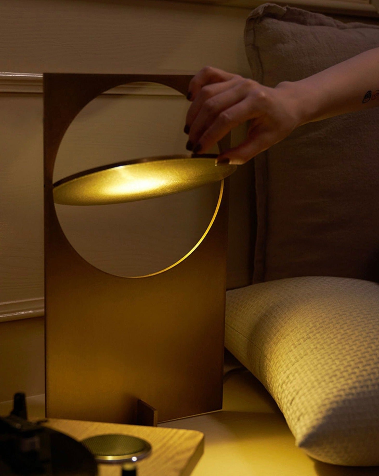 Sunset Table Lamp - Modern Metal Desk Lamp for Living Room & Bedroom - Night Lights & Ambient Lighting - Sunset Table Lamp - Gold - Inspecial Home