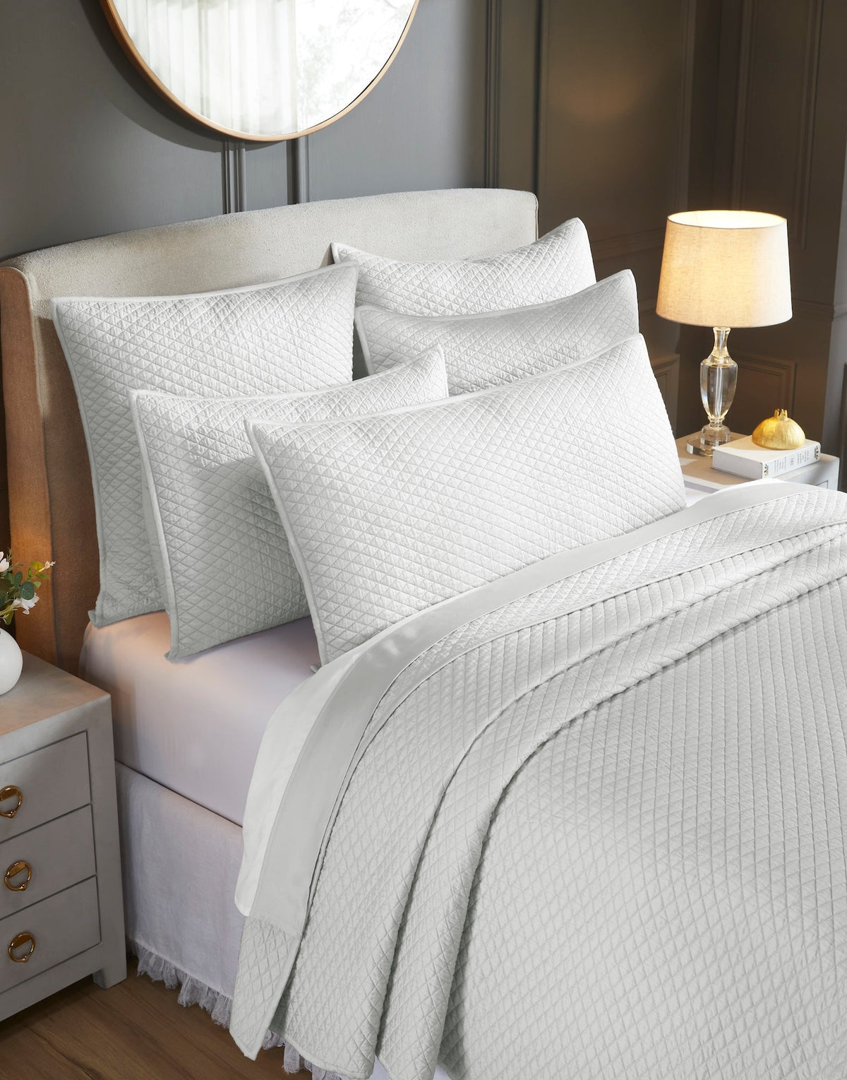 CL-266-9496_3|Luxurious white diamond quilted coverlet set and matching pillows for an elegant and comfortable modern bedroom design.