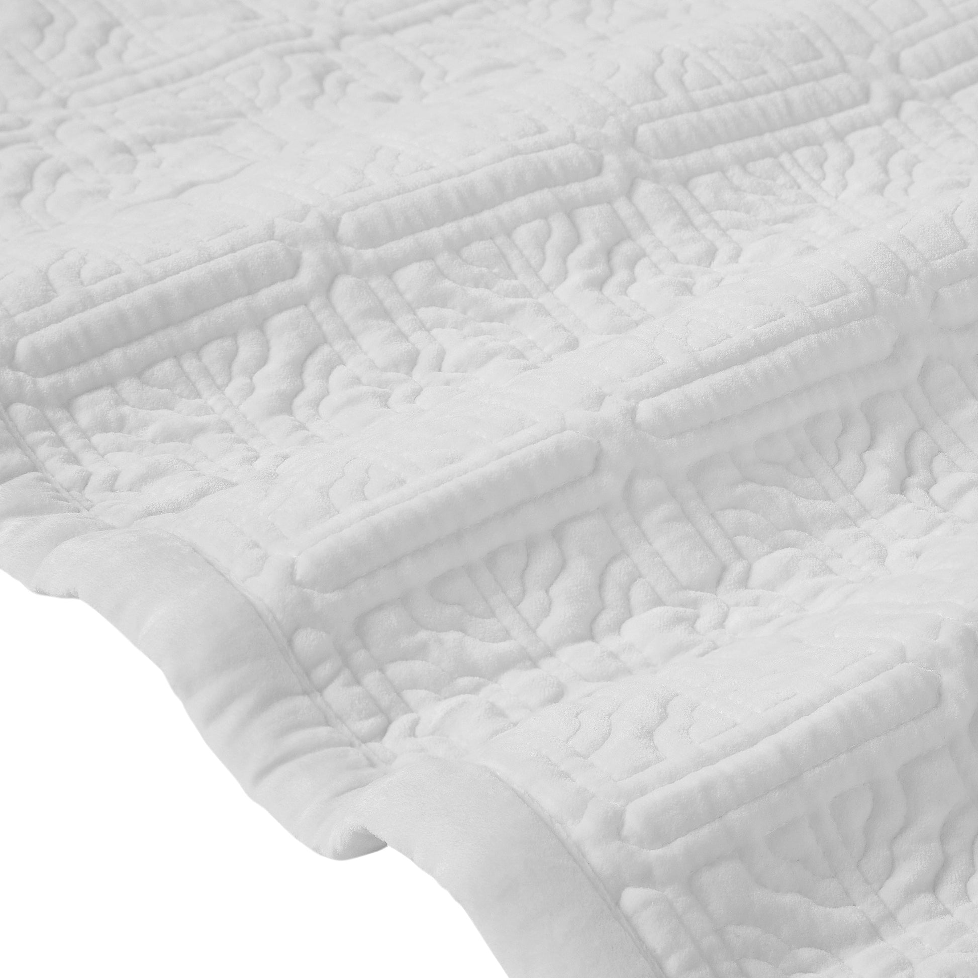 QT-376-9496_7|White quilted bedspread, geometric pattern, luxurious soft texture. Perfect for cozy bedroom decor, stylish and comfortable bedding.