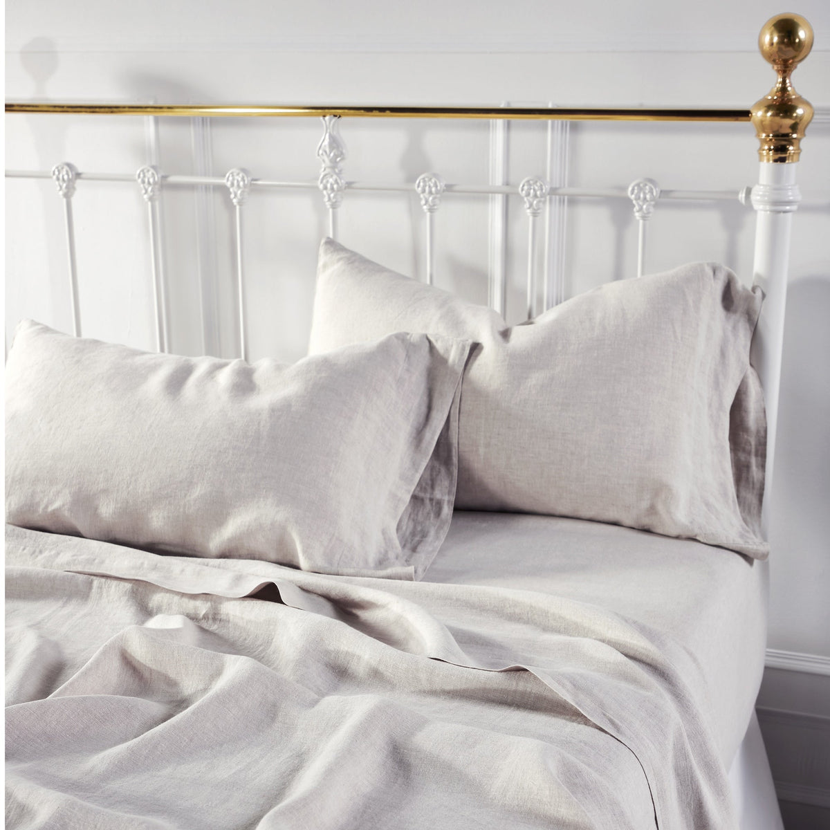 CSS-515-7284_3|Premium 100% linen sheets, offering breathable comfort and luxurious softness. Ideal for any elegant bedroom decor.