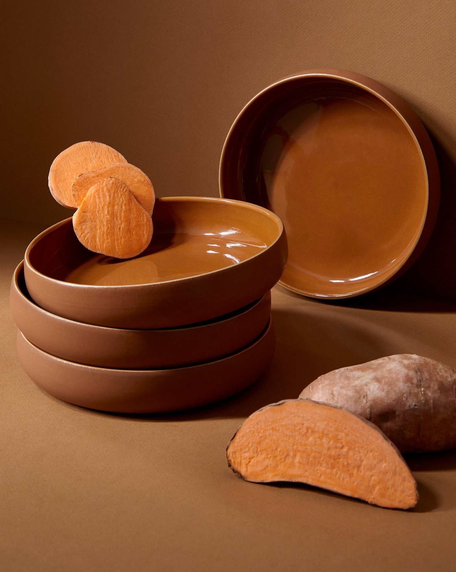 handmade, artisan made, matte terracotta/glazed terracotta, matte finish, bowl, dinner bowl, soup bowl, bol à diner, bol à soupe, salad bowl, terracotta mat/terracotta brillant, artisan made, fait à la main, arisanal, intemporel, design, youlha, gharyan stoneware, ethically made, ethique, fair trade, commerce équitable, dinnerware, service de vaisselle, dinner set, dinnerware set, le gourmand, ensemble de vaissellelle