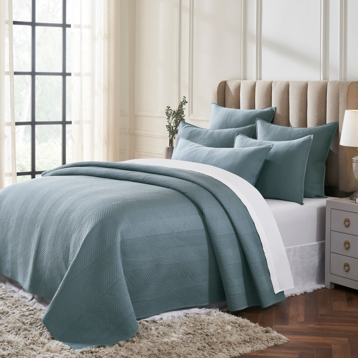 CL-261-11096_2|Stylish teal blue-green chevron quilted coverlet, perfect for a modern bedroom. Adds a touch of luxury.