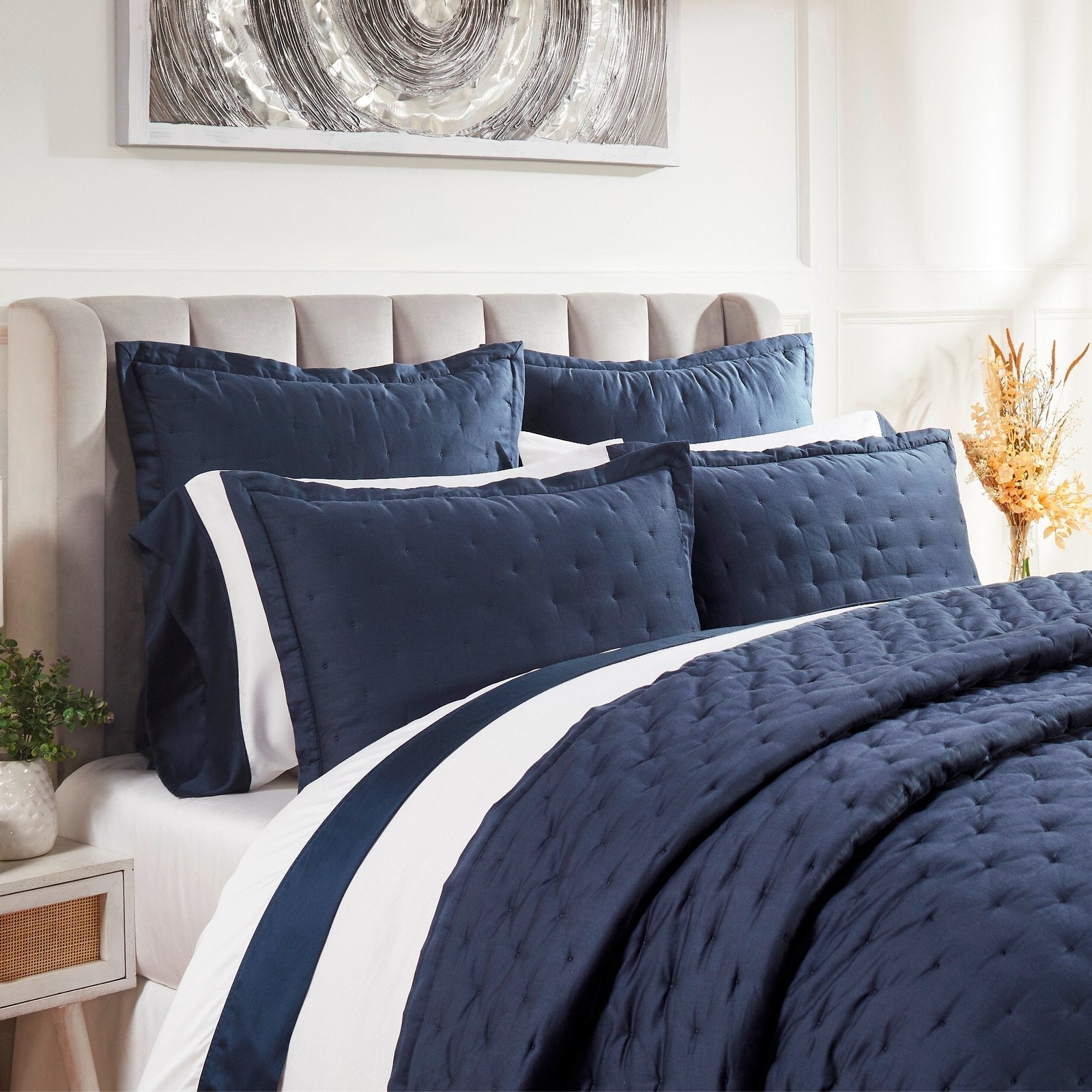 QT-357-9496_2|Detailed close-up of a luxurious navy blue quilted bedding set. Features intricate square stitching and soft fabric.