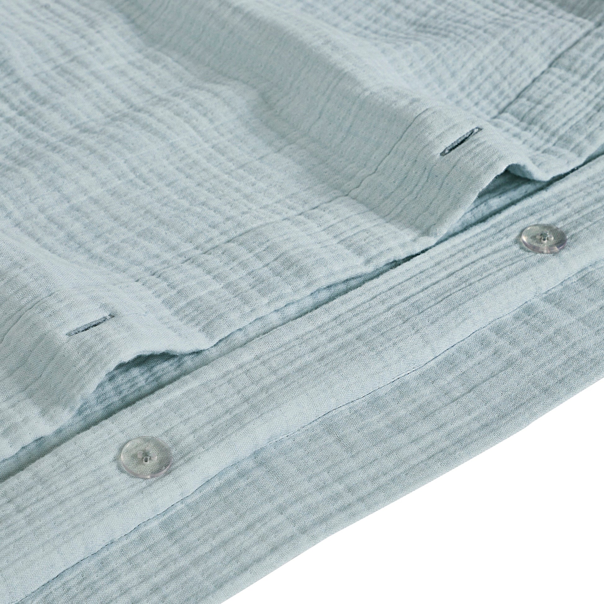 DT-050-9092_9|Detailed close-up of light blue crinkled cotton duvet cover fabric, highlighting its soft texture and button closures.