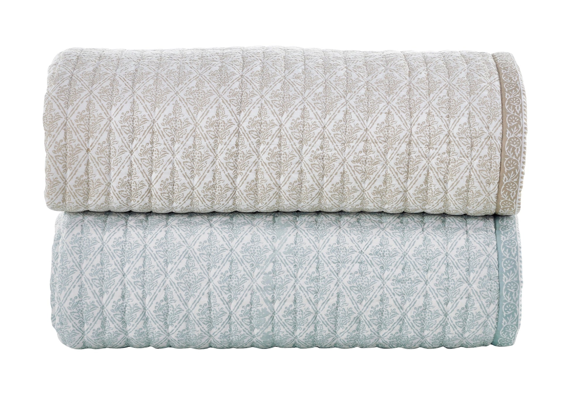 QT-348-11096_8|Elegant diamond pattern quilts in light blue and soft beige, offering versatile bedroom styling. Cozy and stylish bedding set.