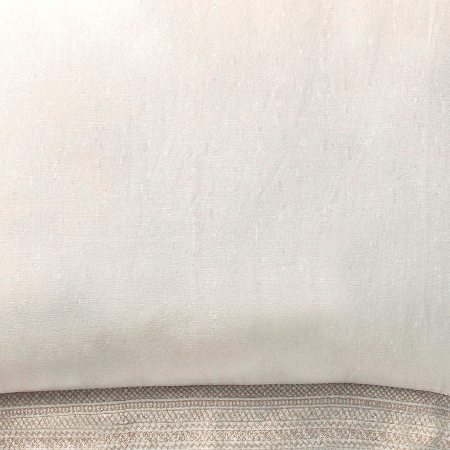 DT-009-9092_3|Light cream linen duvet cover featuring a decorative beige patterned border, offering luxurious comfort and elegant bedroom style.