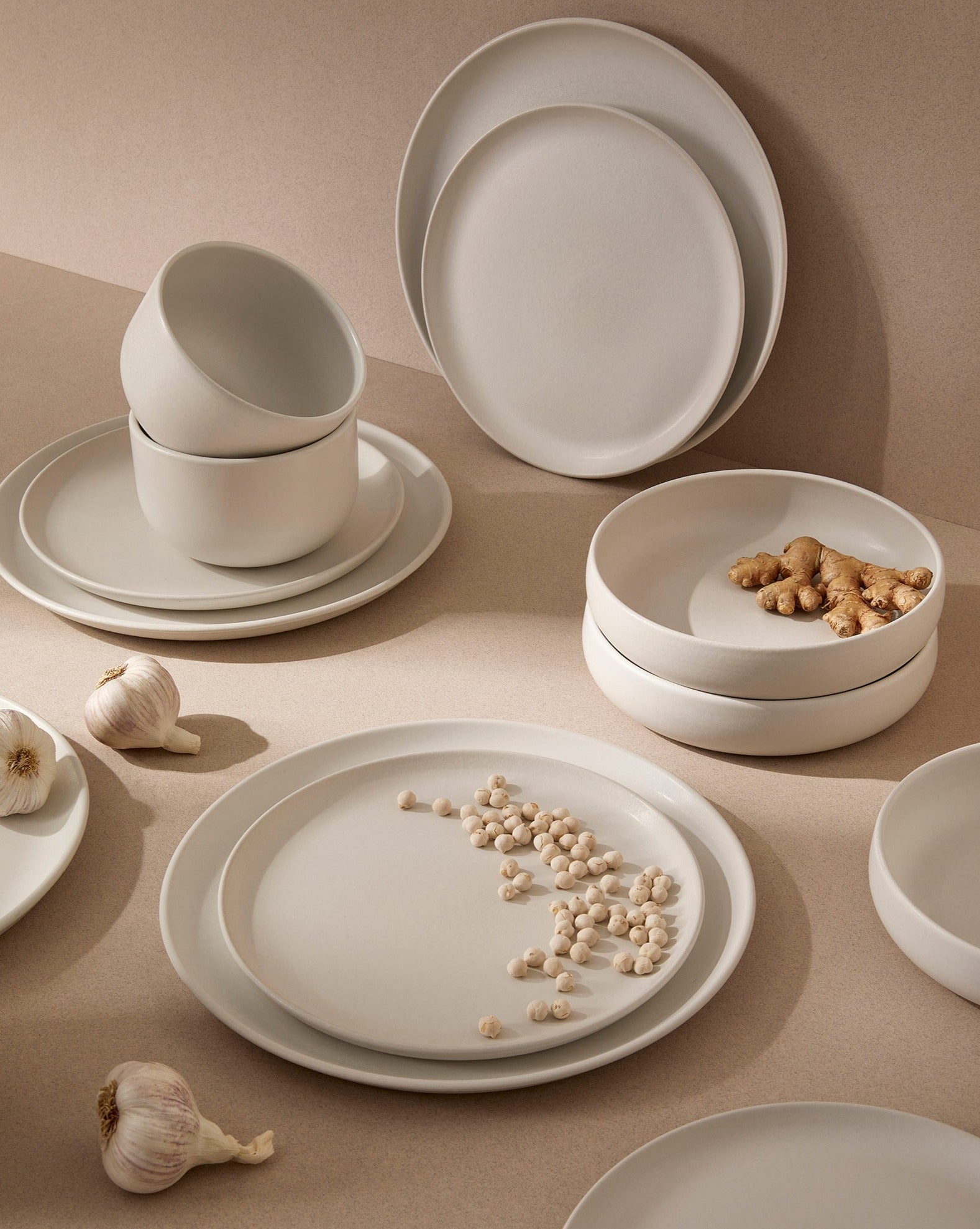 handmade, artisan made, matte white, matte finish, plate, dinner plate, flat plate, assiette plate, assiette à diner, blanc mat, artisan made fait à la main, arisanal, intemporel, design, le gourmand, gharyan stoneware, ethically made, ethique, fair trade, commerce équitable, dinnerware, service de vaisselle, dinner set, dinnerware set, le gourmand, ensemble de vaissellelle