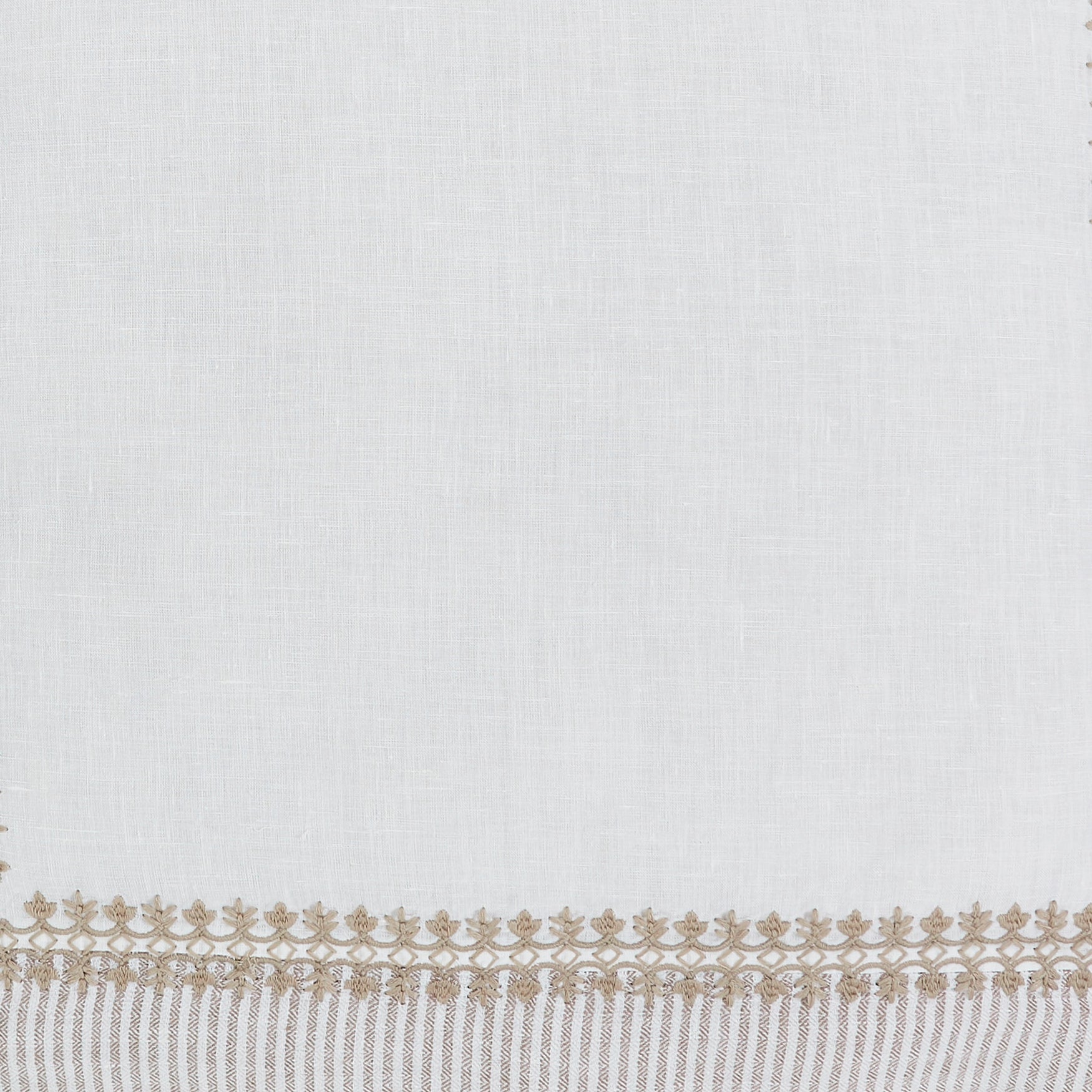 DT-031-10692_2|Close-up of white duvet cover fabric highlighting a tasteful taupe striped border with intricate embroidered patterns.