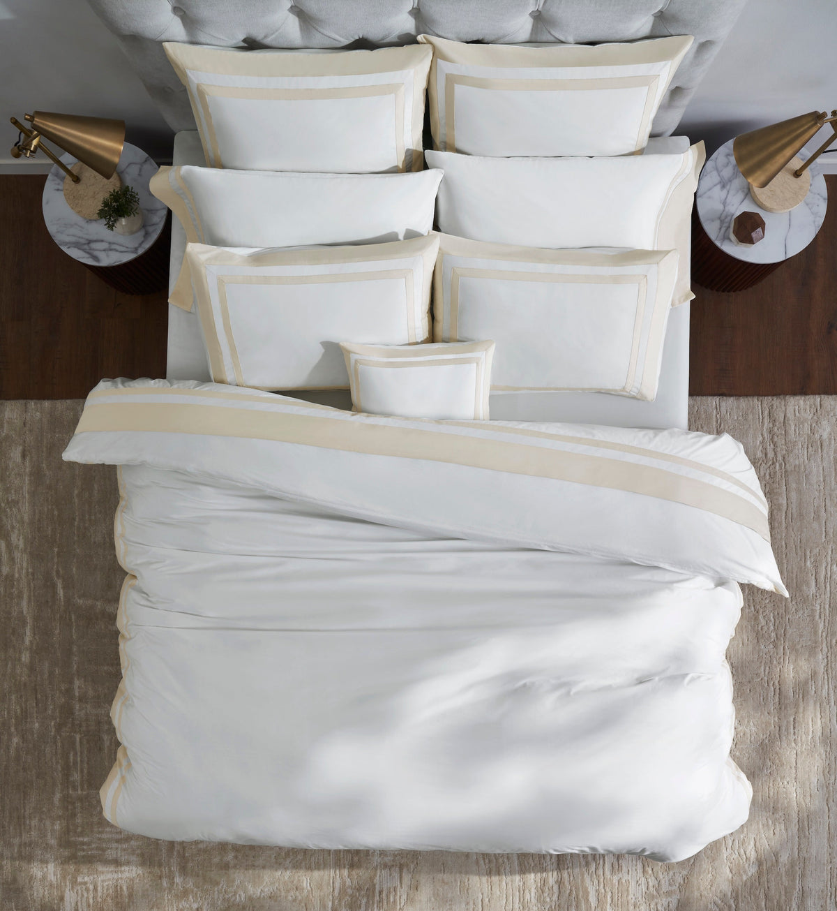 DT-069-10692_1|Elegant white duvet cover with striking navy blue border trim, creating a classic, luxurious look for a sophisticated bedroom.