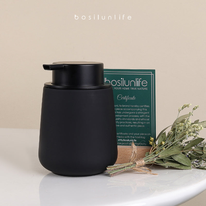 Sustainable ceramic foaming soap dispenser black with rubber paint finish, luxury design, and eco-friendly materials
