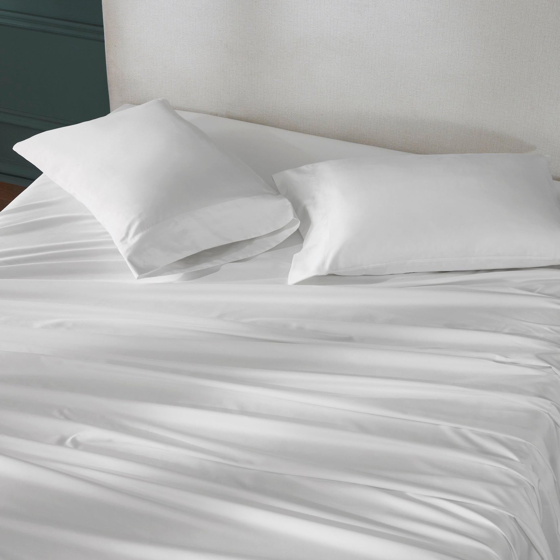 KSS-539-7880_3|Smooth white 100% cotton sheets and soft pillows on a bed, providing breathable comfort and a serene sleeping experience.