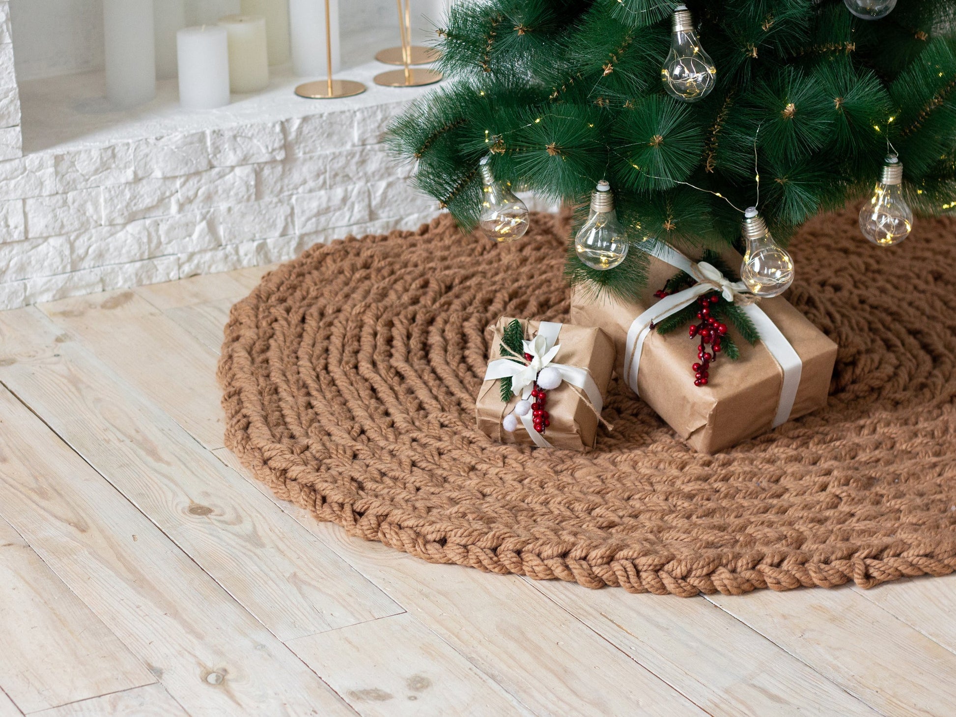 Beige chunky knitted tree skirt Anzy Home