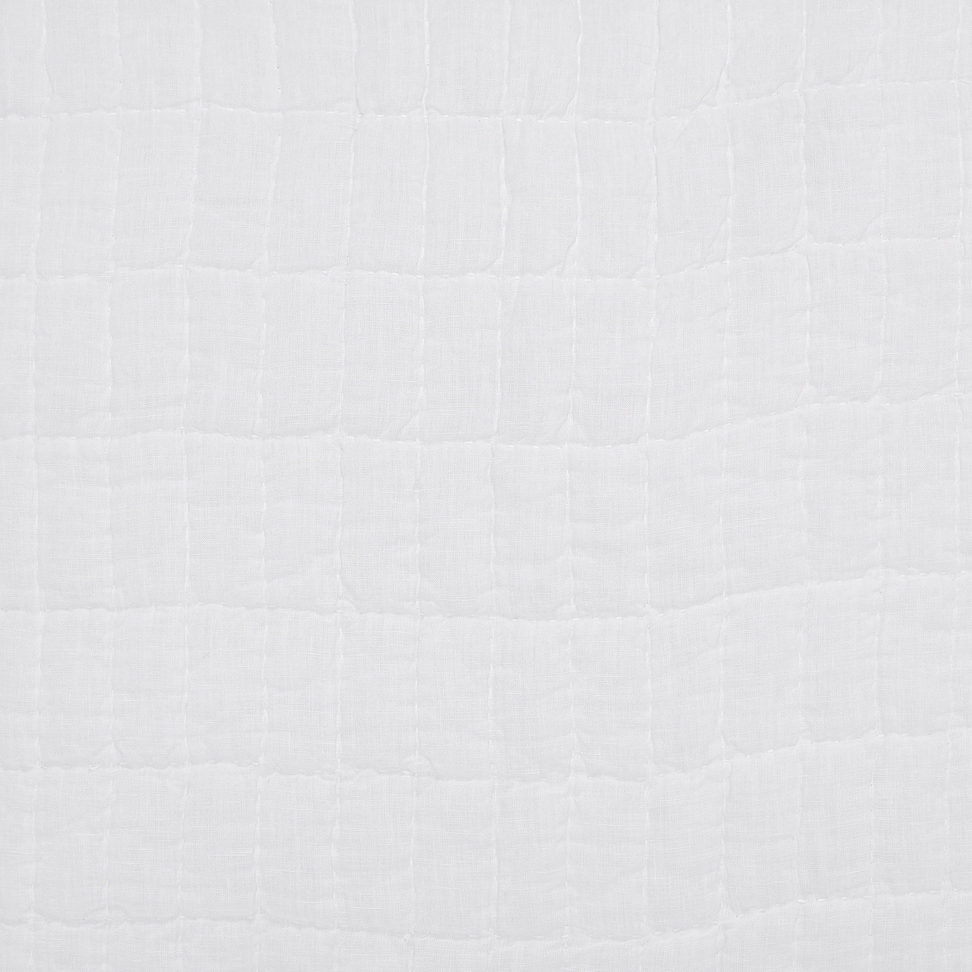 ES-372-2626_2|Detailed close-up of crisp white square grid quilt, highlighting its subtle modern texture for elegant contemporary bedding.