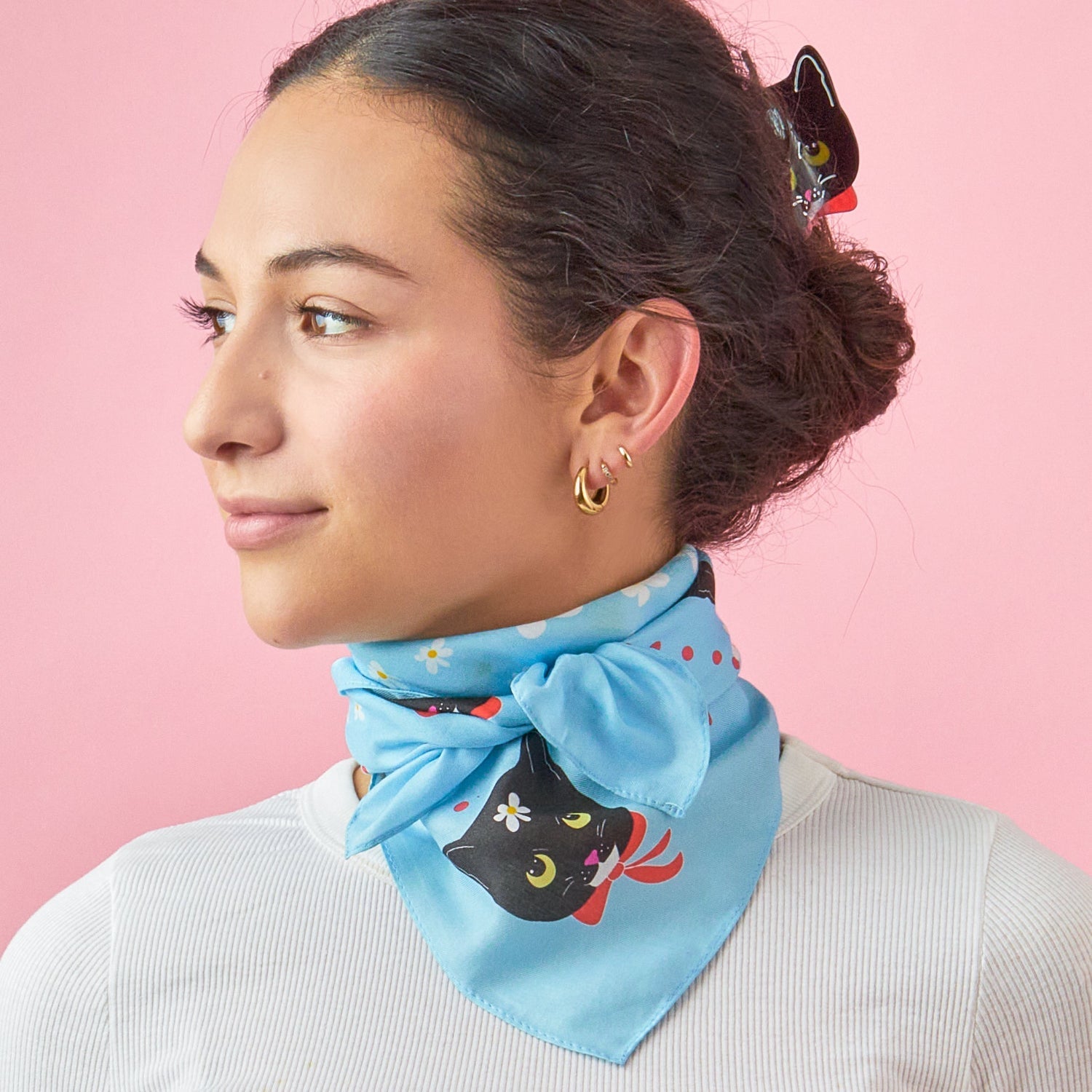 This bandana is inspired on my weird and sweet tuxedo cat Naoko. Made of a luxurious cotton-silk blend with a precise machine-stitched hemming, perfect as head wraps or neckerchiefs, bandana hairstyles, bandana headband; bandana style is in and now. Ethically sourced.