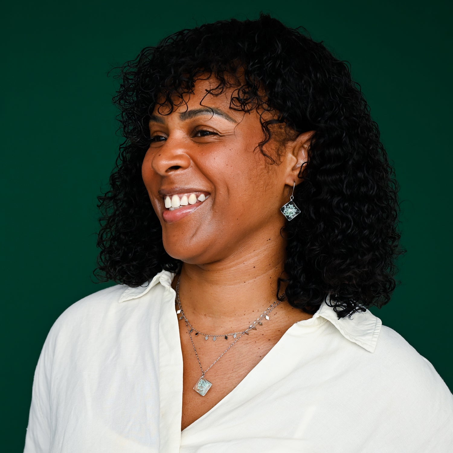 A woman wearing set of matching earrings and necklace, floral jewelry set, quality jewelry for women, cute earrings, freedom business