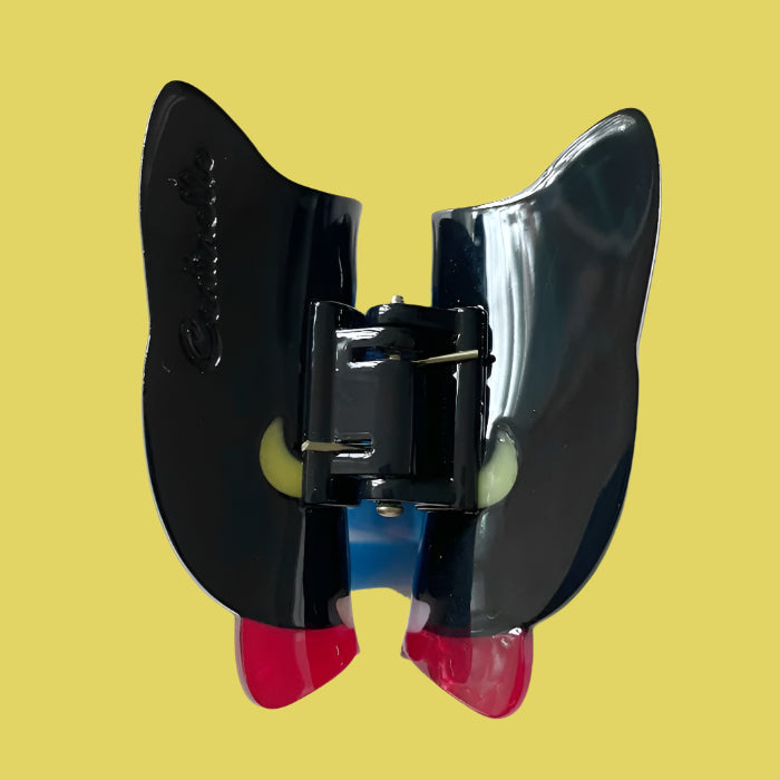 Naoko Tuxedo cat hair claw in black, red and blue from Centinelle 