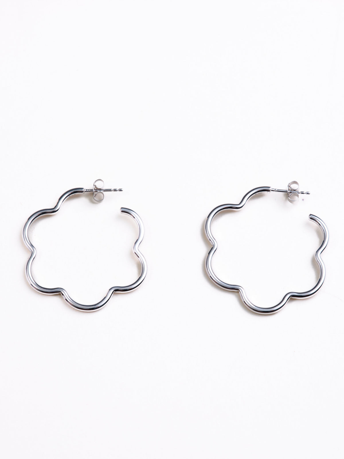 Kirby Flower Hoop in 925 recycled sterling silver