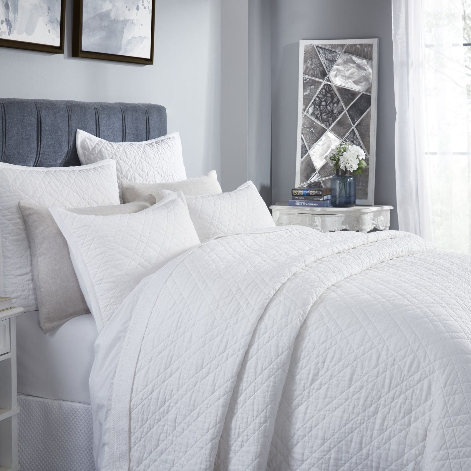 CL-253-9496_3|Luxurious white quilted coverlet, soft cotton bedding with an elegant diamond stitch pattern, perfect for cozy and stylish bedroom decor.