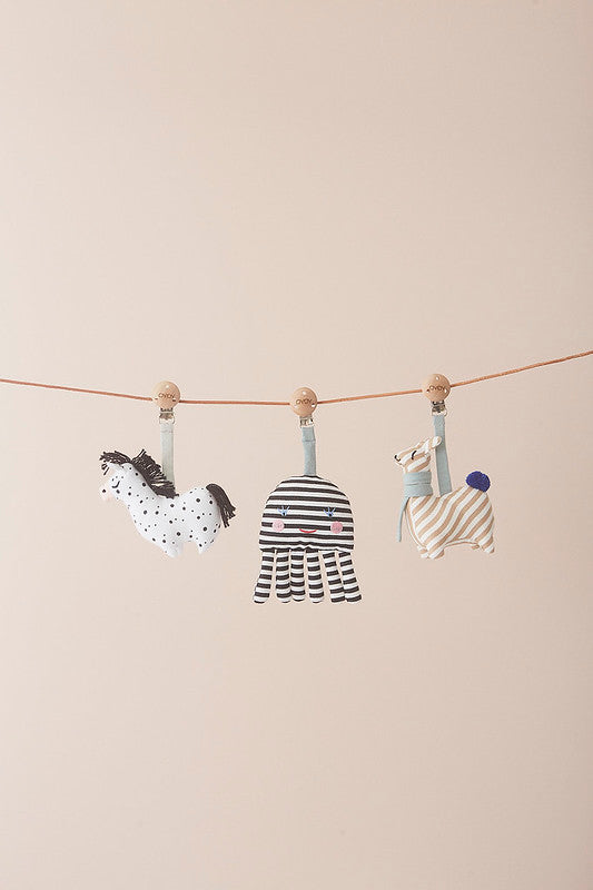 Horse Baby Carrier Clip Design By Oyoy 2